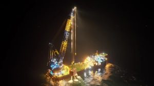 5000-Ton self-propelled full-rotation crane vessel was successfully delivered f38ae5af2dc5b0b39d0176246d45d05 300x169